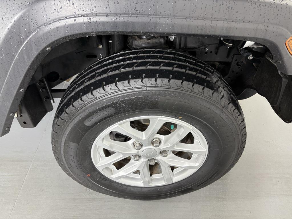 used 2023 Jeep Gladiator car, priced at $25,900