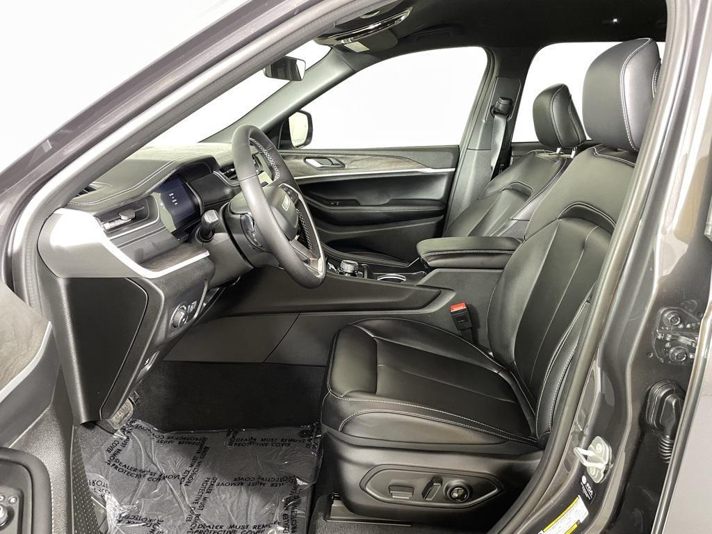 new 2025 Jeep Grand Cherokee L car, priced at $48,900