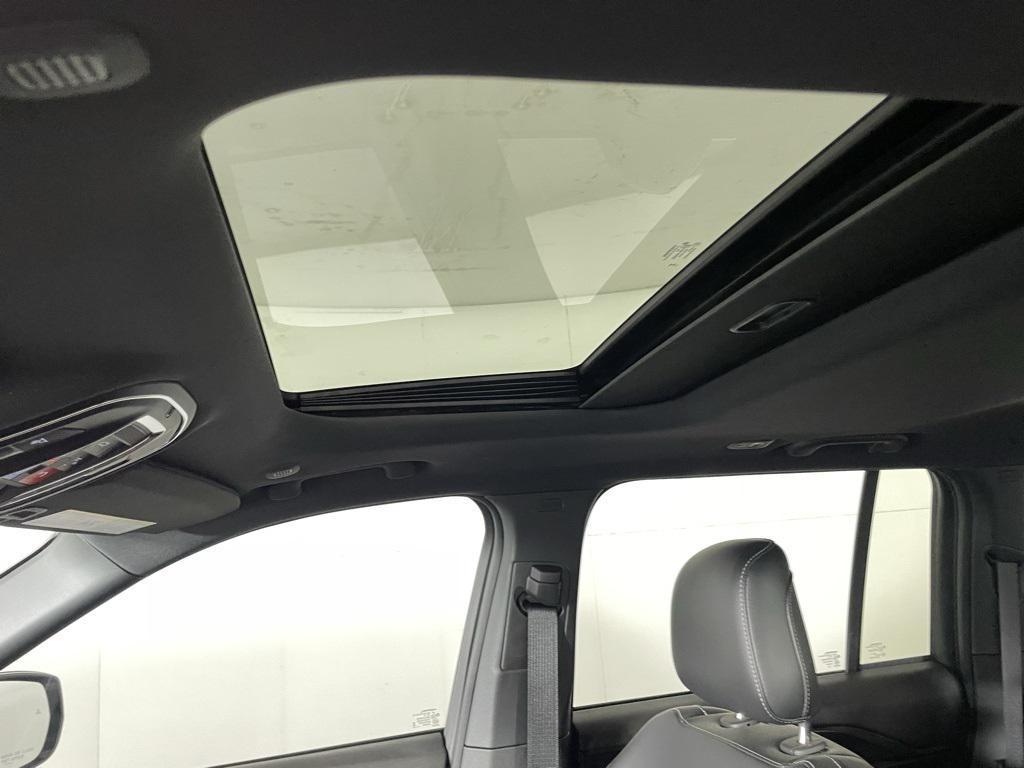 new 2025 Jeep Grand Cherokee car, priced at $36,900