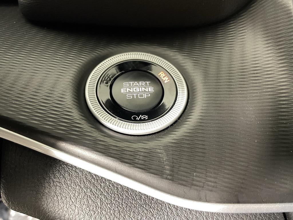 new 2025 Jeep Grand Cherokee car, priced at $36,900