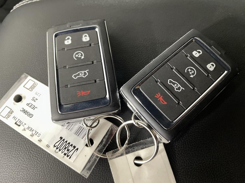 new 2025 Jeep Grand Cherokee car, priced at $36,900
