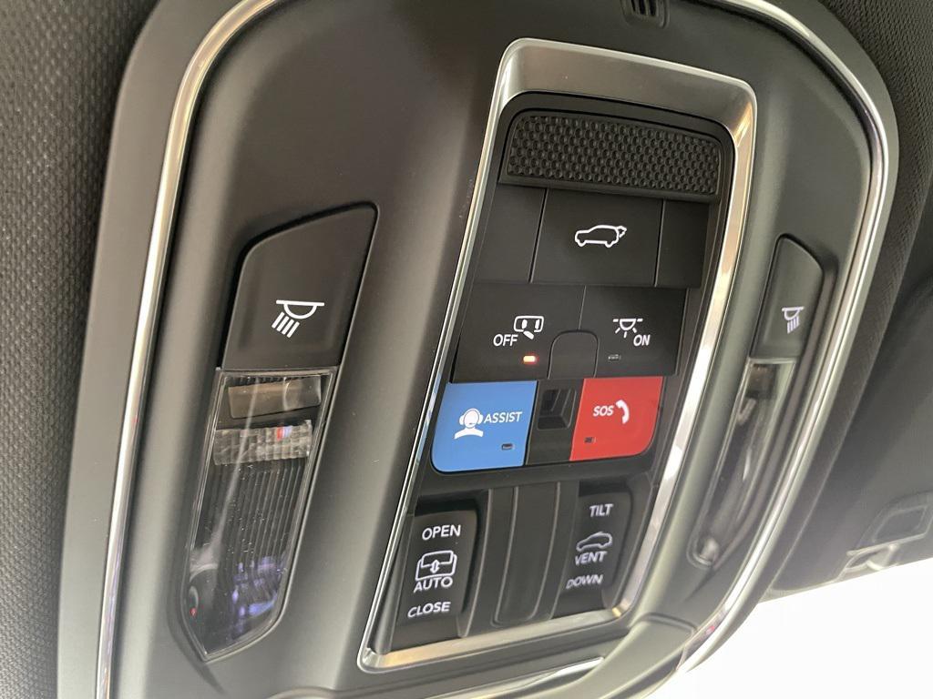 new 2025 Jeep Grand Cherokee car, priced at $36,900