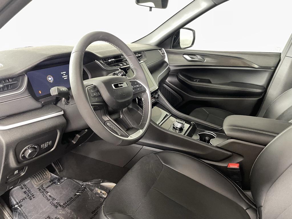 new 2025 Jeep Grand Cherokee car, priced at $36,900