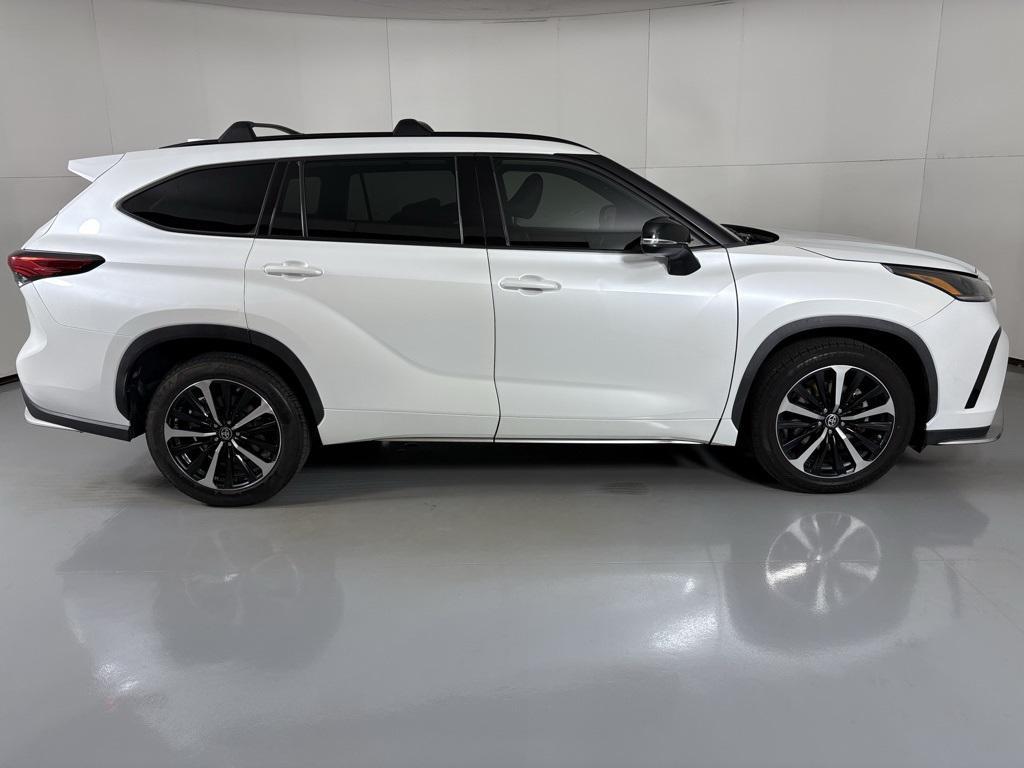 used 2022 Toyota Highlander car, priced at $31,500