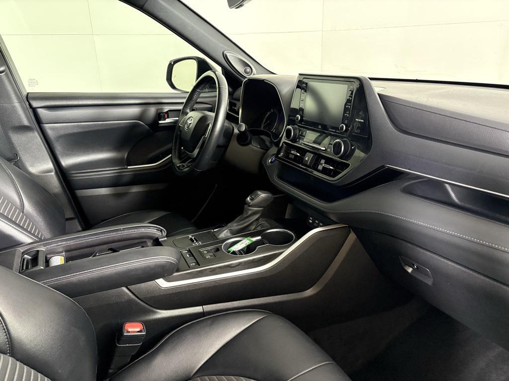 used 2022 Toyota Highlander car, priced at $31,500