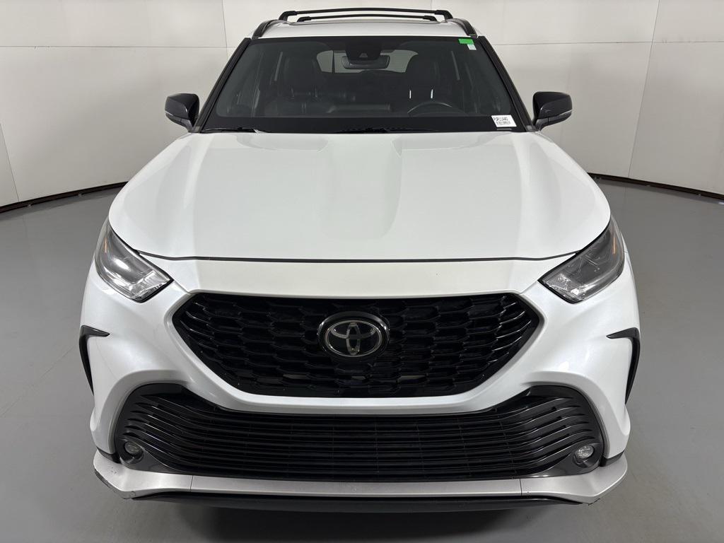used 2022 Toyota Highlander car, priced at $31,500
