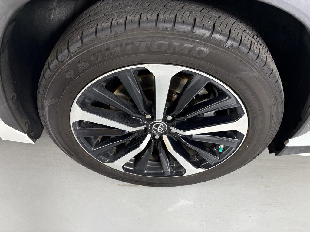 used 2022 Toyota Highlander car, priced at $31,500