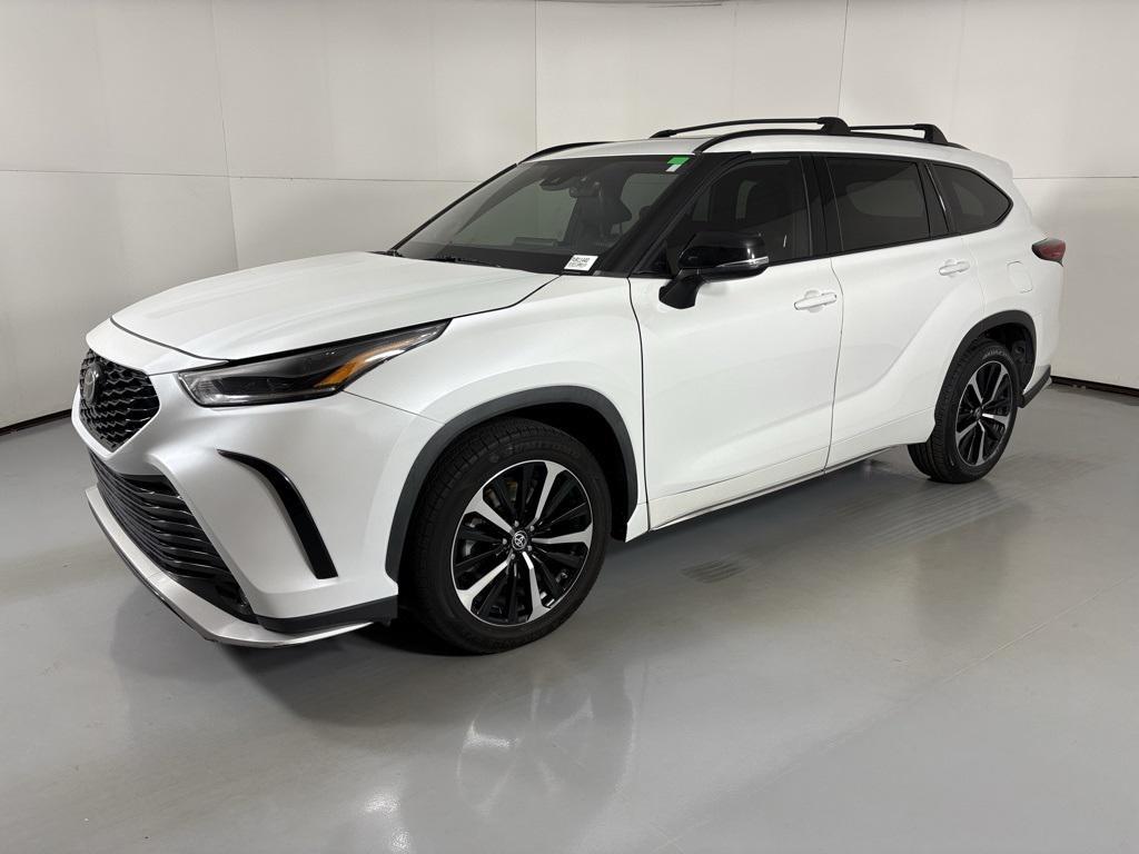 used 2022 Toyota Highlander car, priced at $31,500