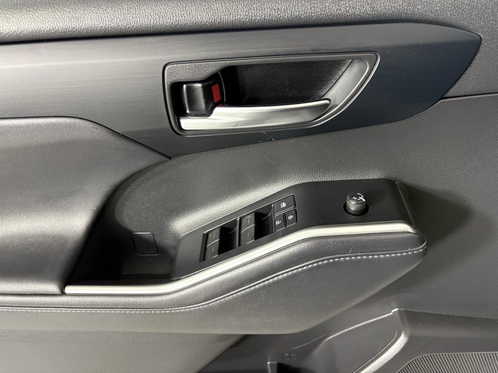 used 2022 Toyota Highlander car, priced at $31,500