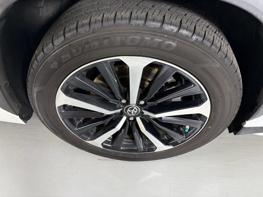 used 2022 Toyota Highlander car, priced at $31,500