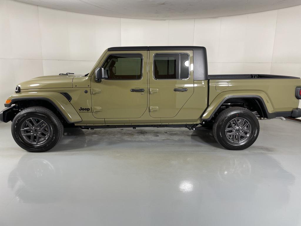 new 2025 Jeep Gladiator car, priced at $47,375
