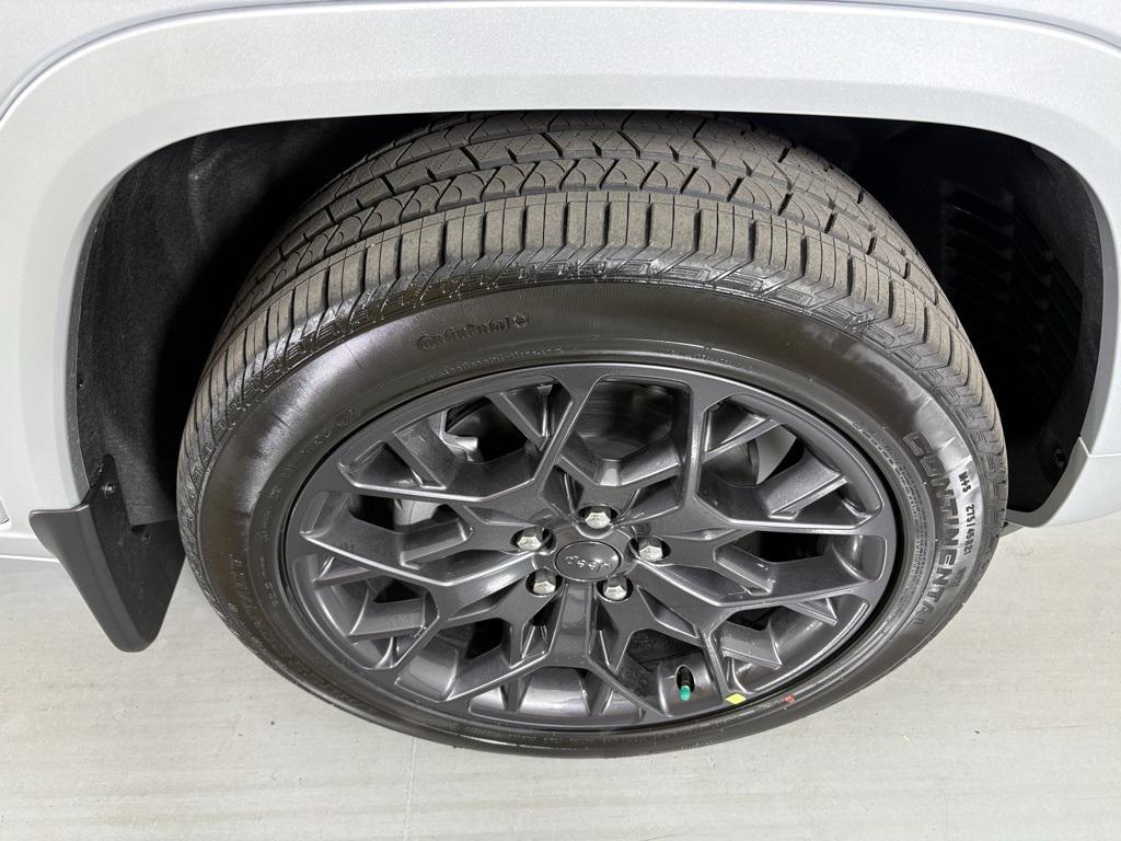 new 2025 Jeep Grand Cherokee L car, priced at $68,900