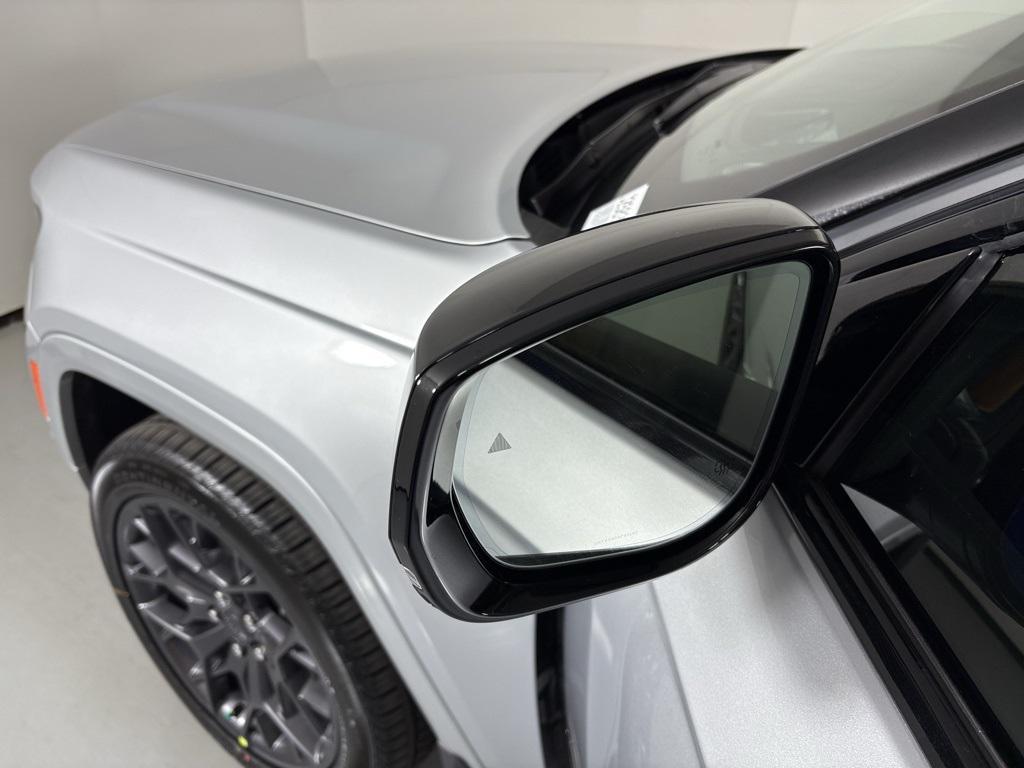 new 2025 Jeep Grand Cherokee L car, priced at $68,900