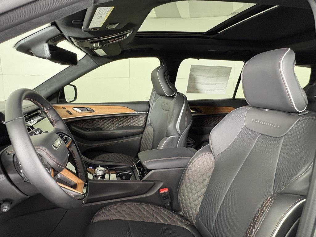 new 2025 Jeep Grand Cherokee L car, priced at $68,900