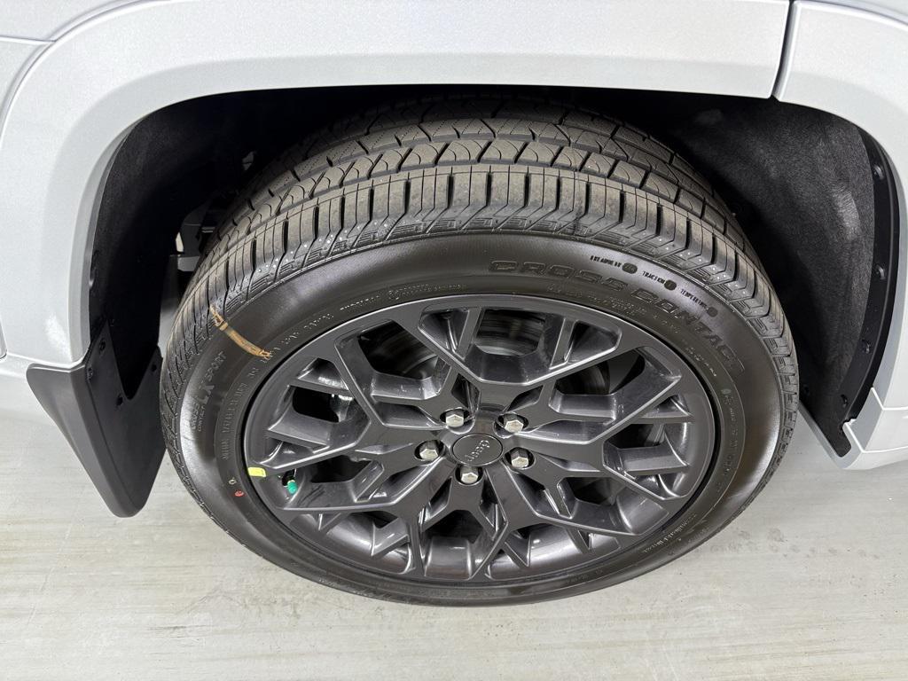 new 2025 Jeep Grand Cherokee L car, priced at $68,900