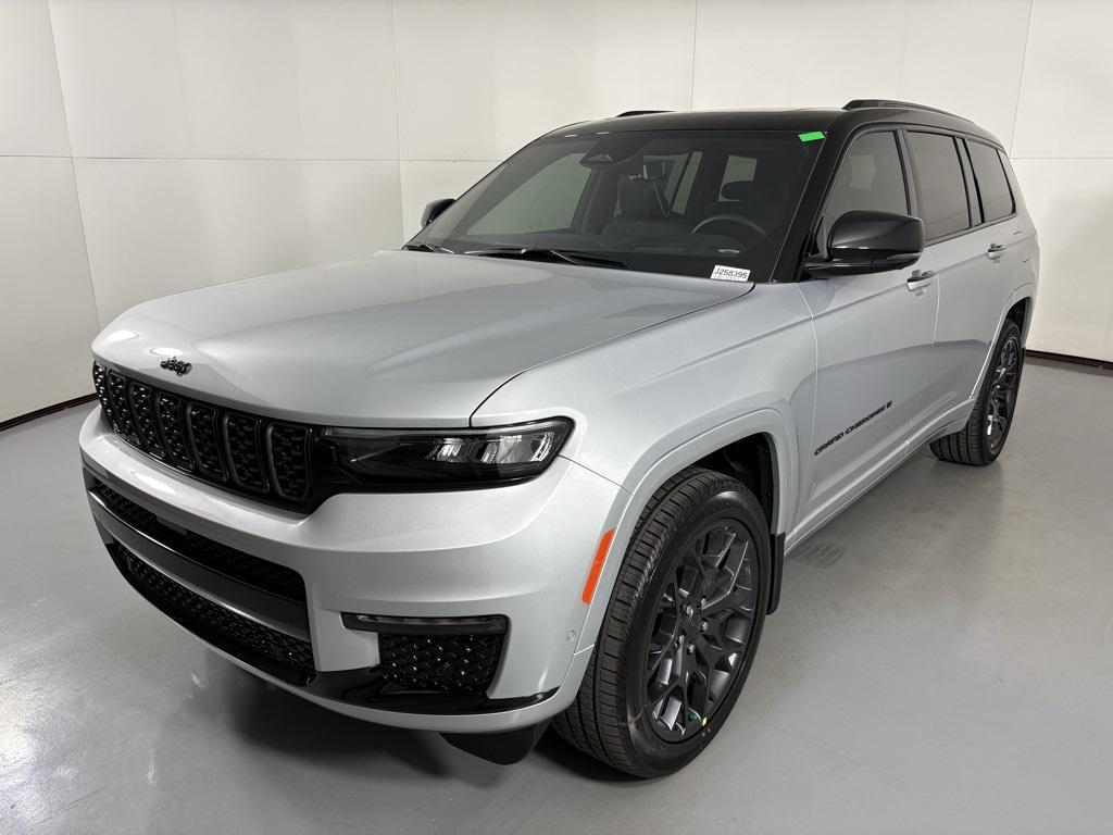 new 2025 Jeep Grand Cherokee L car, priced at $68,900