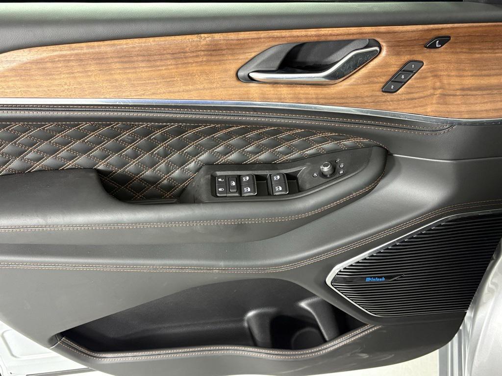 new 2025 Jeep Grand Cherokee L car, priced at $68,900