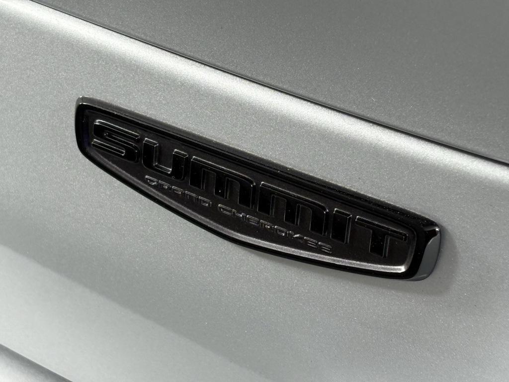 new 2025 Jeep Grand Cherokee L car, priced at $68,900