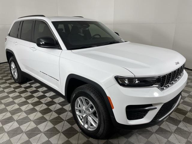 new 2025 Jeep Grand Cherokee car, priced at $42,575