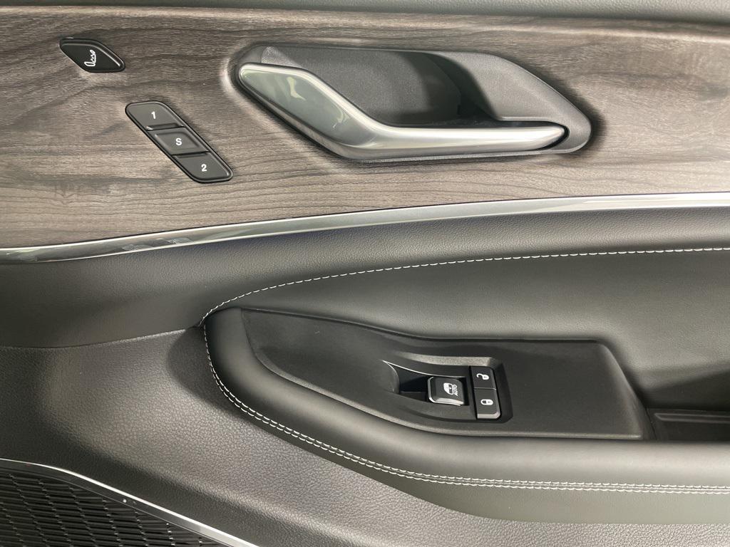 new 2025 Jeep Grand Cherokee car, priced at $63,385
