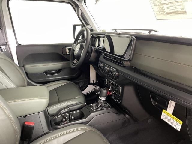 new 2025 Jeep Gladiator car, priced at $51,900
