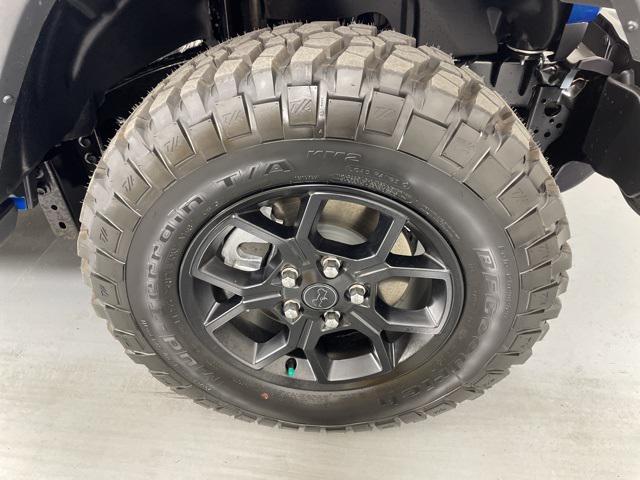 new 2025 Jeep Gladiator car, priced at $38,500