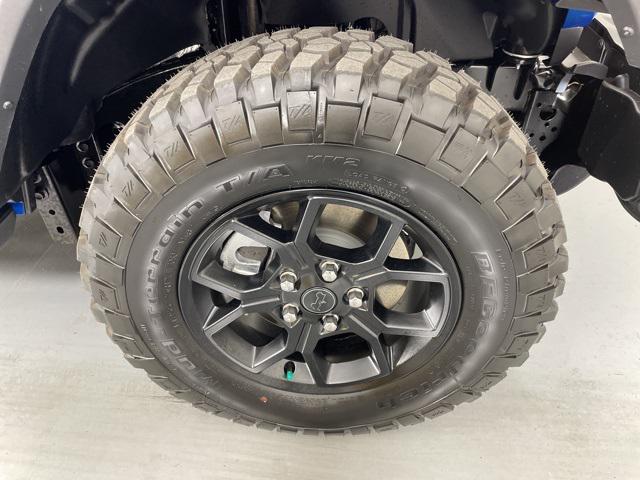 new 2025 Jeep Gladiator car, priced at $38,500