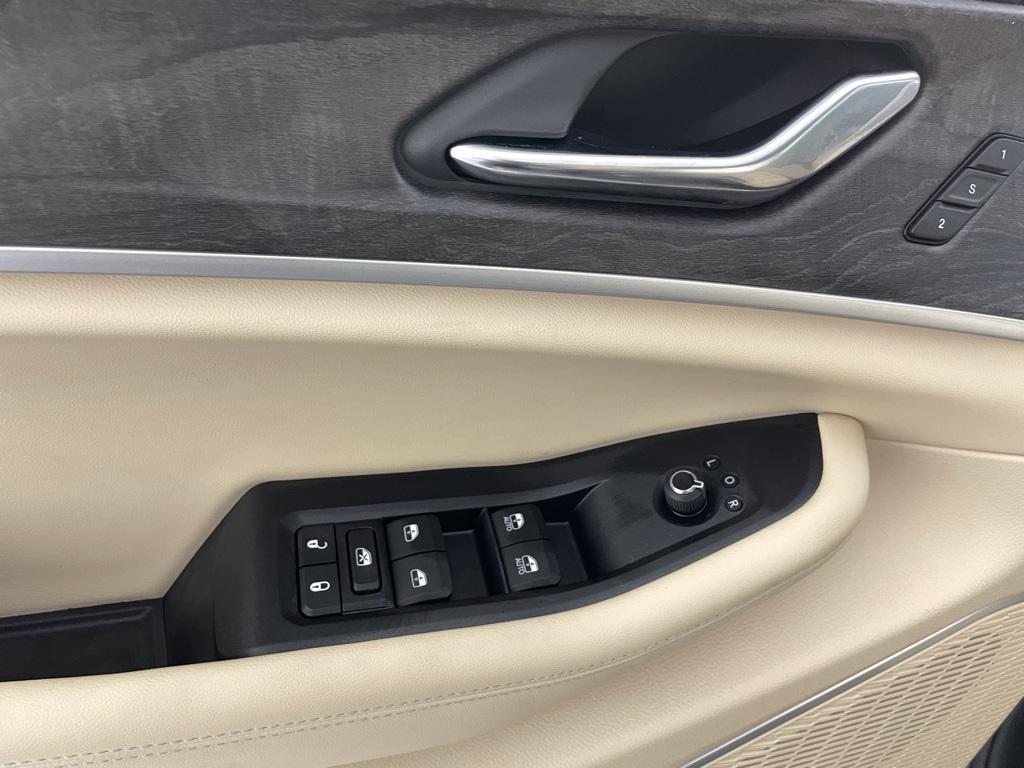 new 2025 Jeep Grand Cherokee car, priced at $48,900