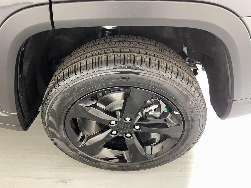 new 2025 Jeep Grand Cherokee car, priced at $48,900