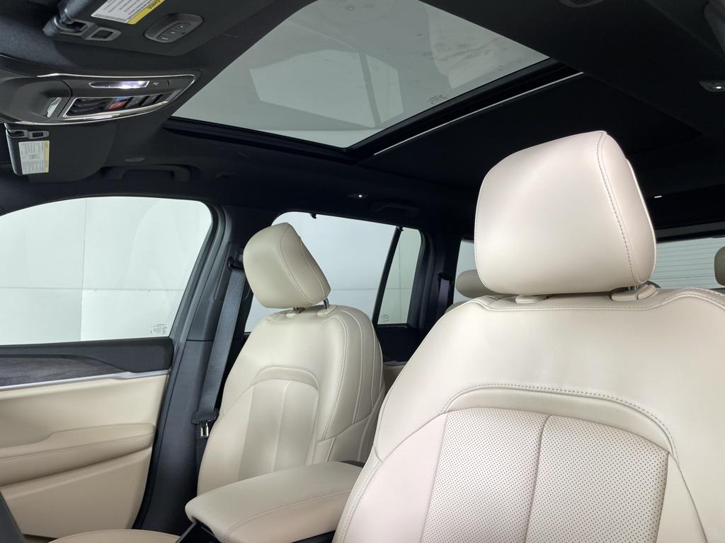 new 2025 Jeep Grand Cherokee car, priced at $48,900