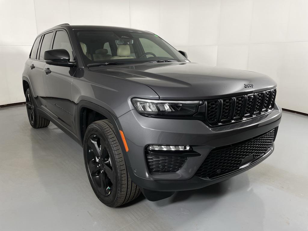 new 2025 Jeep Grand Cherokee car, priced at $48,900