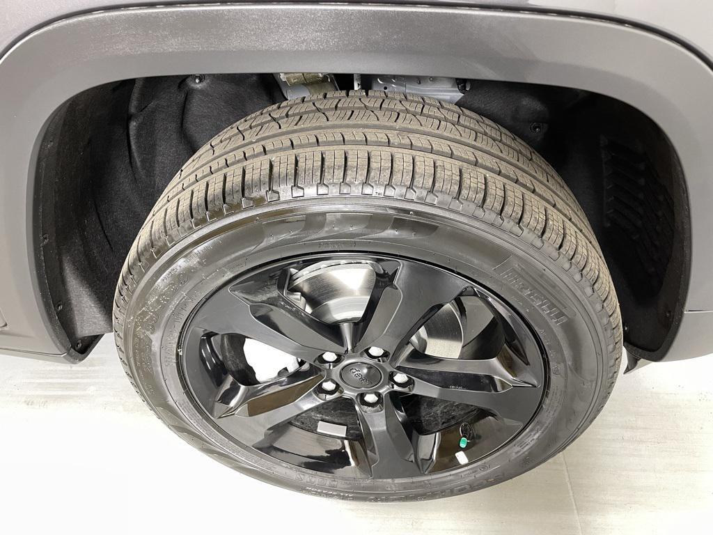 new 2025 Jeep Grand Cherokee car, priced at $48,900