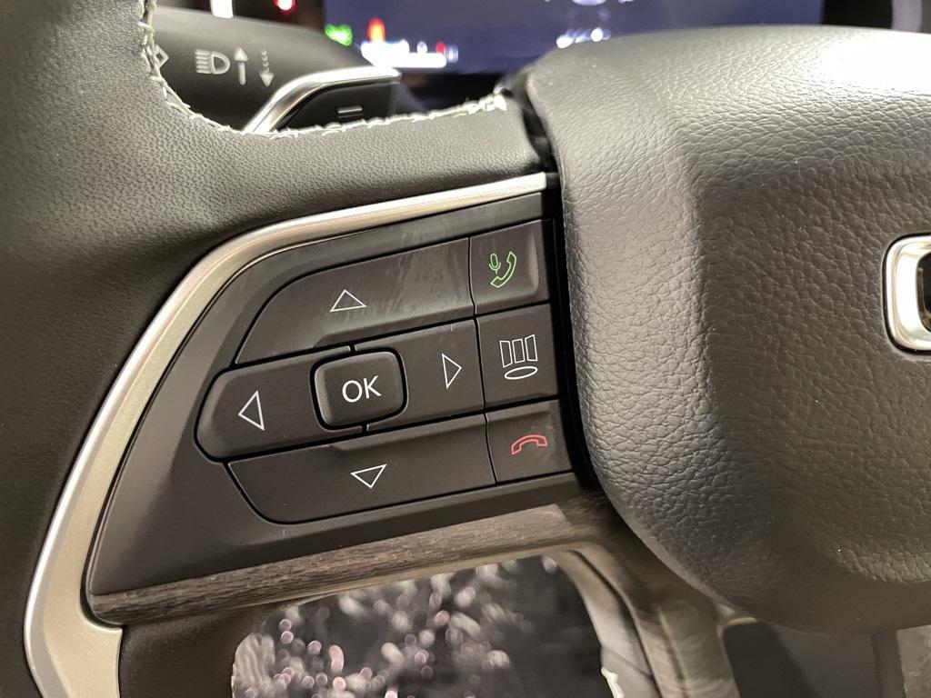 new 2025 Jeep Grand Cherokee car, priced at $48,900