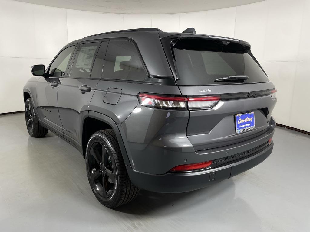 new 2025 Jeep Grand Cherokee car, priced at $48,900