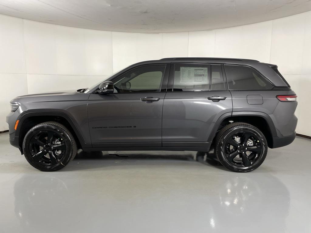 new 2025 Jeep Grand Cherokee car, priced at $48,900
