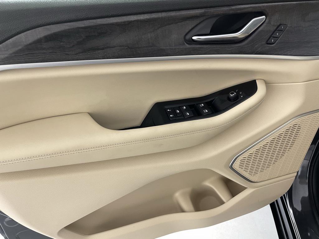 new 2025 Jeep Grand Cherokee car, priced at $48,900