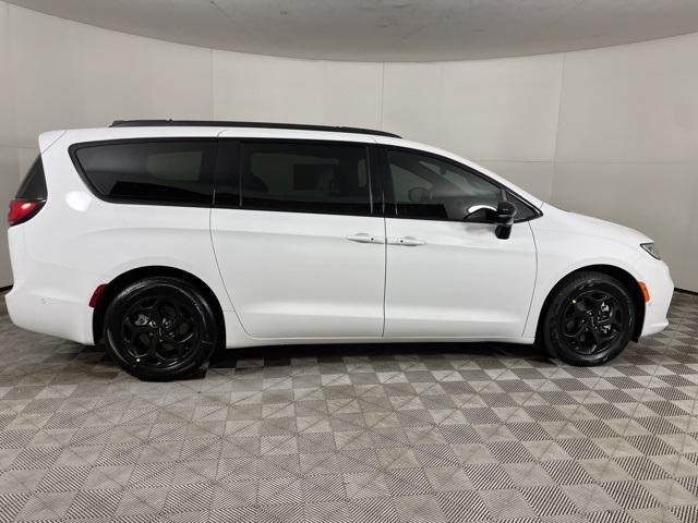 new 2024 Chrysler Pacifica Hybrid car, priced at $50,105