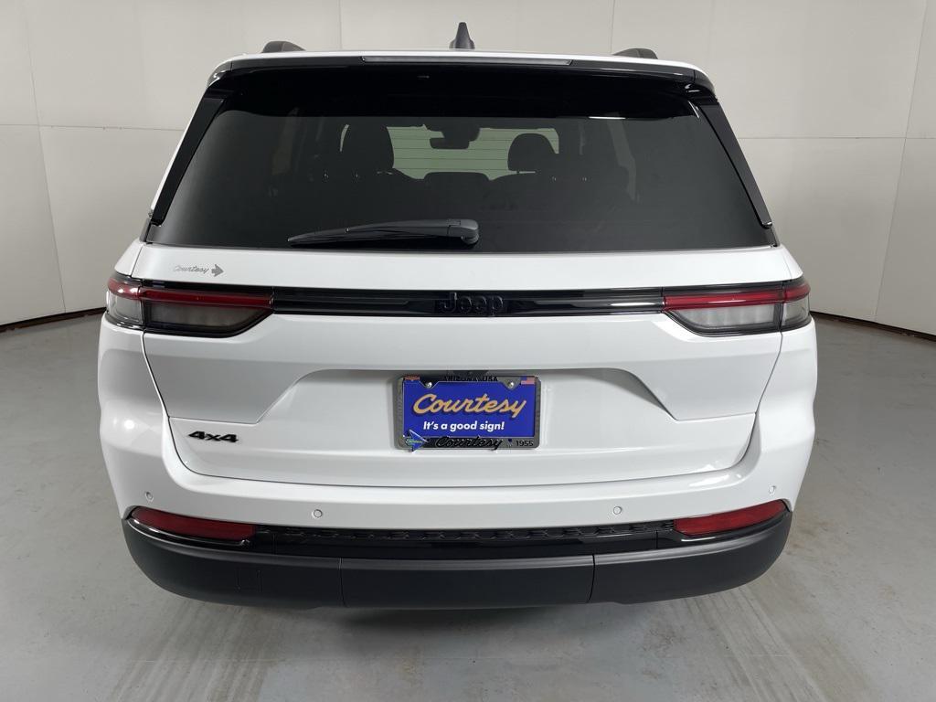 new 2025 Jeep Grand Cherokee car, priced at $39,900
