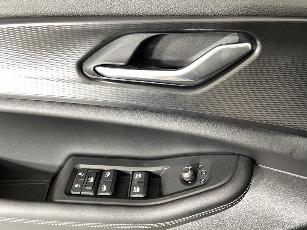 new 2025 Jeep Grand Cherokee car, priced at $39,900