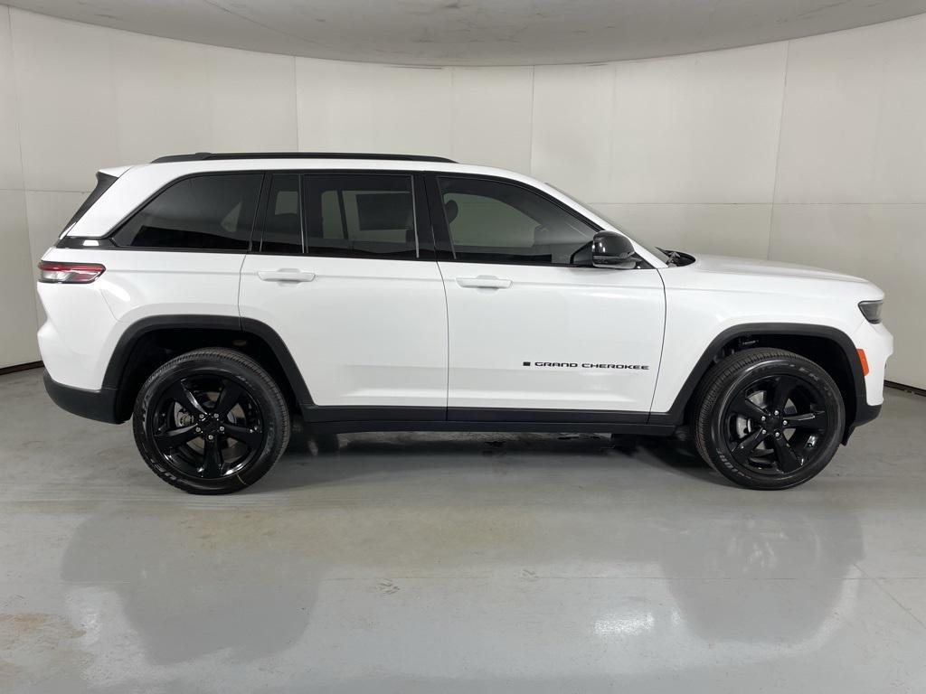 new 2025 Jeep Grand Cherokee car, priced at $39,900