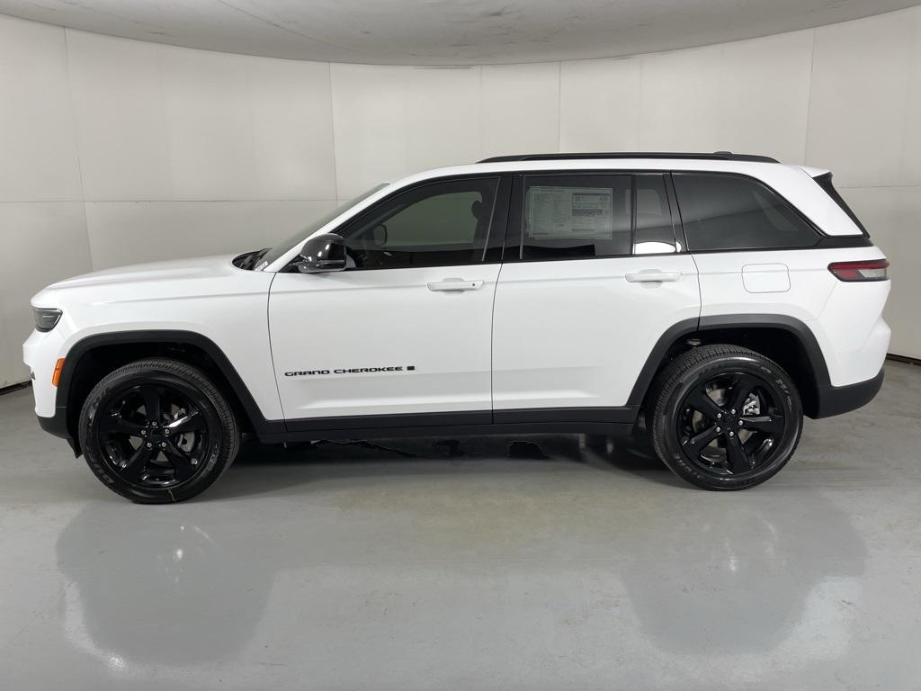 new 2025 Jeep Grand Cherokee car, priced at $39,900