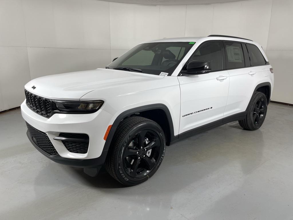 new 2025 Jeep Grand Cherokee car, priced at $39,900