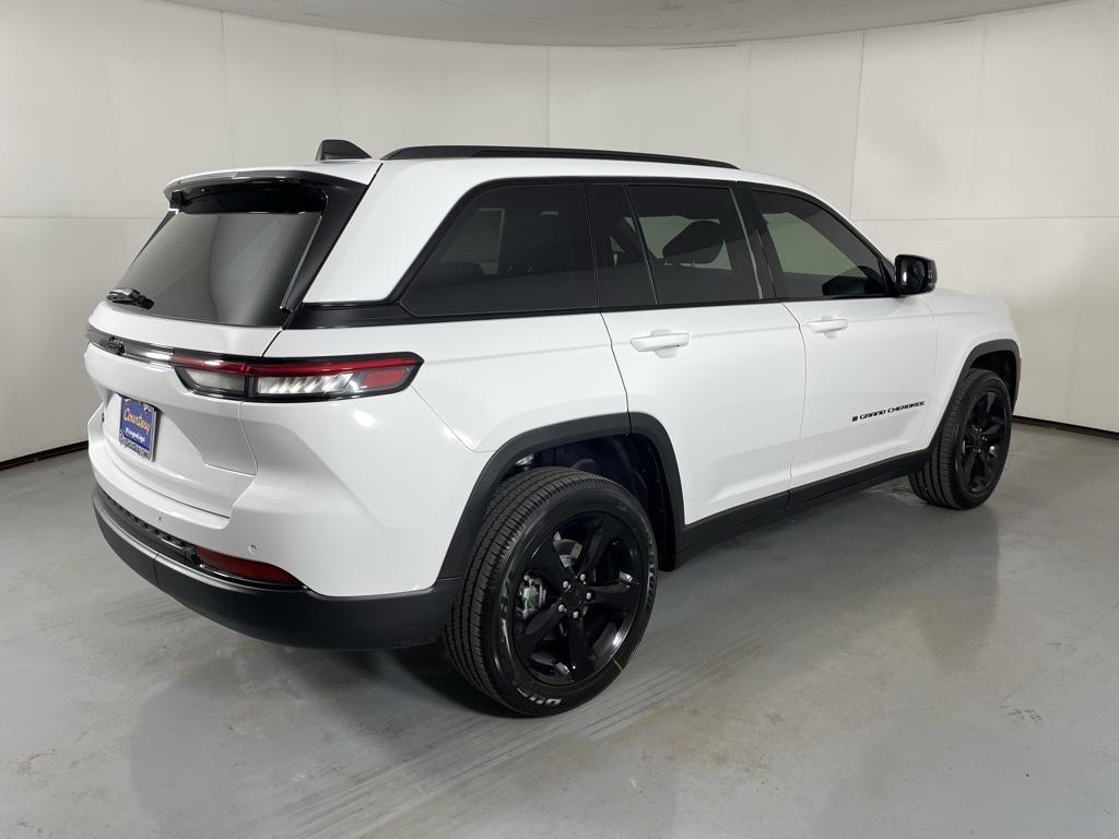 new 2025 Jeep Grand Cherokee car, priced at $39,900