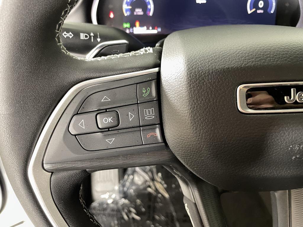 new 2025 Jeep Grand Cherokee car, priced at $39,900