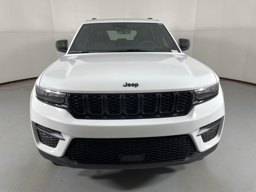 new 2025 Jeep Grand Cherokee car, priced at $39,900