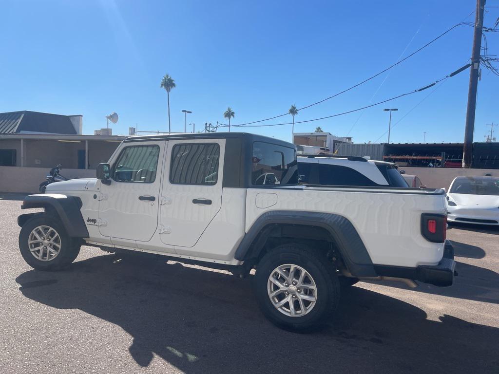 used 2023 Jeep Gladiator car, priced at $31,400