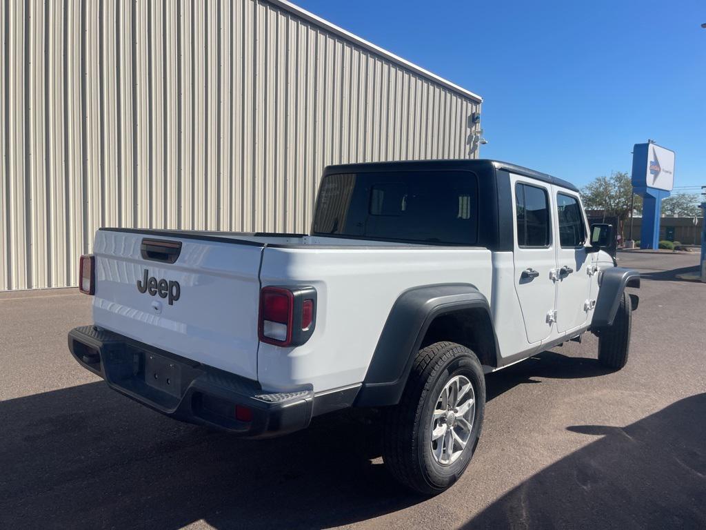 used 2023 Jeep Gladiator car, priced at $31,400