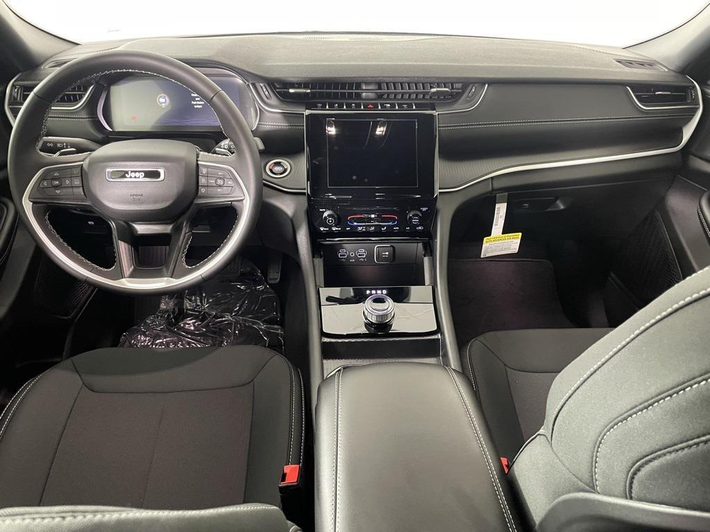 new 2025 Jeep Grand Cherokee car, priced at $33,900