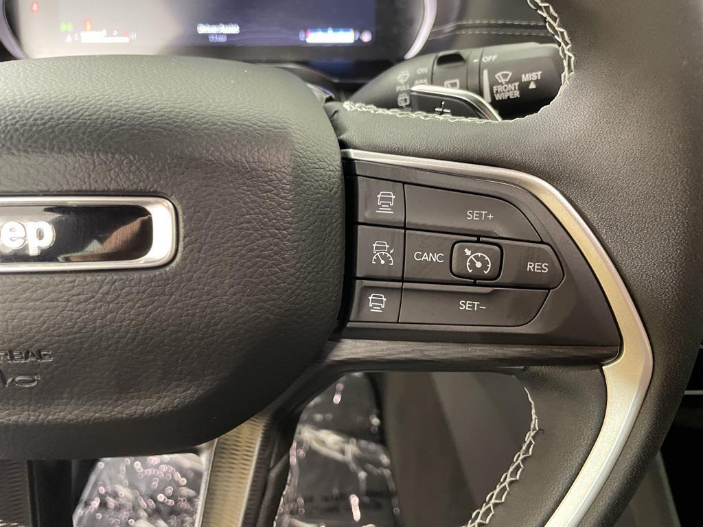 new 2025 Jeep Grand Cherokee car, priced at $33,900