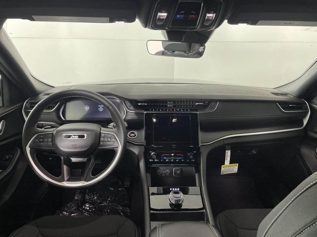 new 2025 Jeep Grand Cherokee car, priced at $33,900